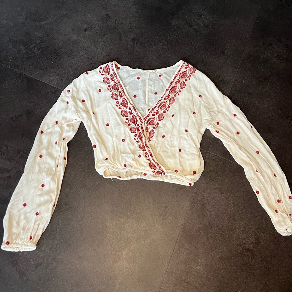 Chloe & Katie XS Cropped Romantic Long Sleeved Shirt